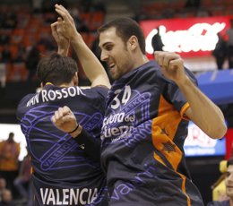 Pablo Aguilar y Van Rosson, del Valencia Bsaket