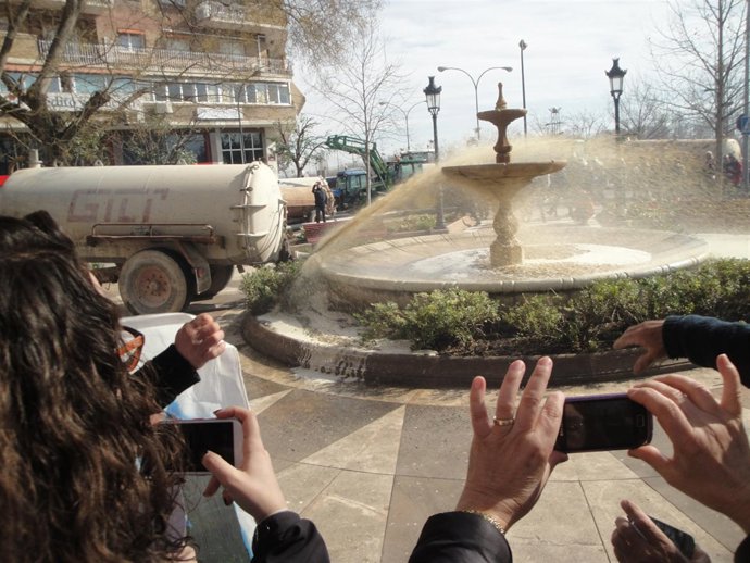 Ganaderos de Lleida lanzas purines a una fuente