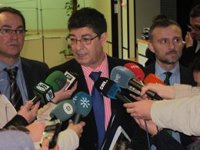 Valderas: Alaya pone "en tela de juicio" la labor del Parlamento