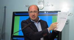 Sánchez enseña el detalle de los extractos de sus cuentas bancarias