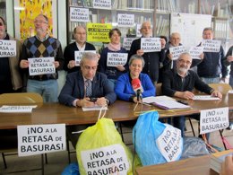 Miembros de la Federación Vecinal, durante el anuncio de las acciones judiciales