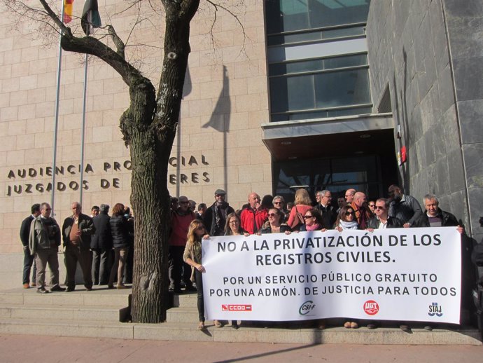 Concentración De Trabajadores De Registros Civiles En Cáceres