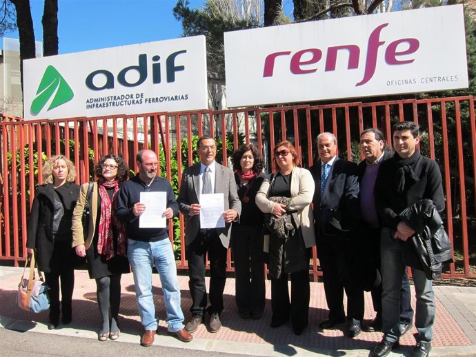 Plataforma en Defensa de las Comunicaciones Férreas de Huelva, en Madrid