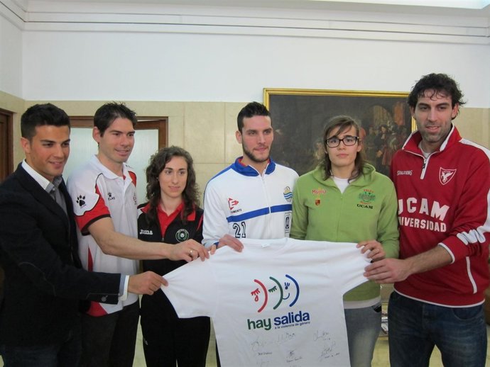 Presentación de la campaña 'Hay salida'