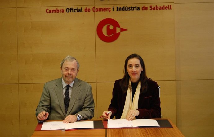 Antoni Maria Brunet (Cámara de Sabadell) y Judit Mateu (CaixaBank)