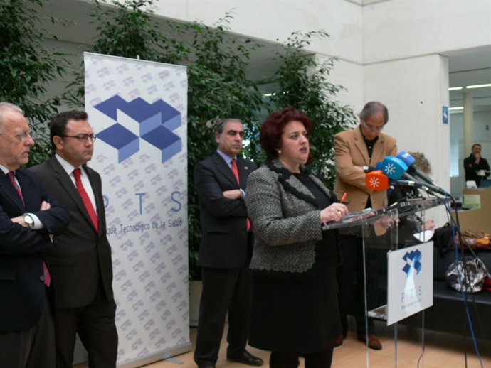 Parlamentarios del PSOE, entre ellos Teresa Jiménez, en el PTS