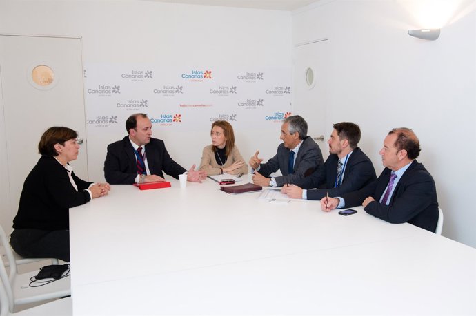 El viceconsejero, en una reunión