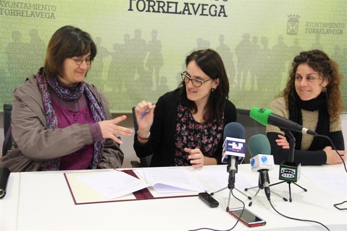 La alcaldesa con la presidenta de APTACAN