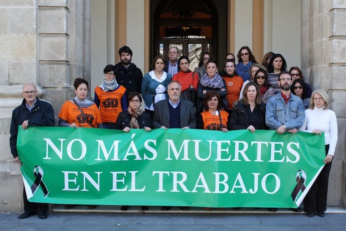 Minuto de silencio a las puertas del Ayuntamiento