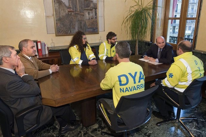 Reunión consejero Morrás con voluntarios DYA