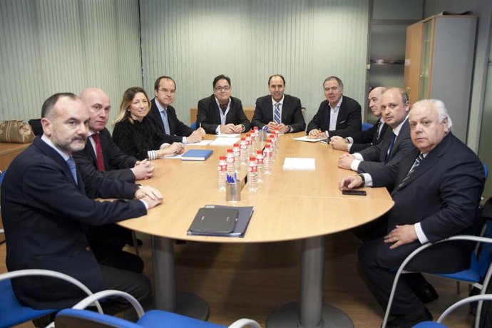 Diego con empresarios del sector del automovil en Reocín