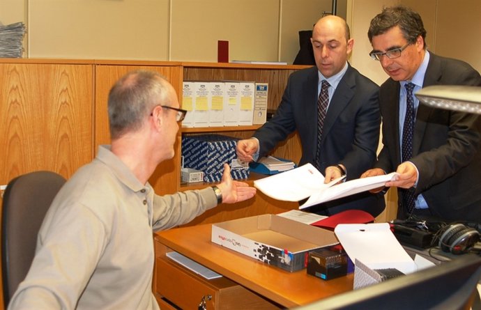 Félix Caperos y Pablo Rubio registran recurso en el Parlamento