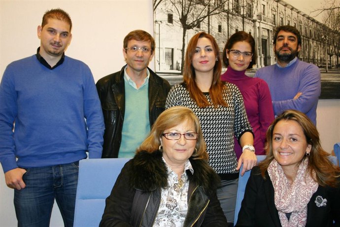 Oftalmólogos del Virgen Macarena premiados