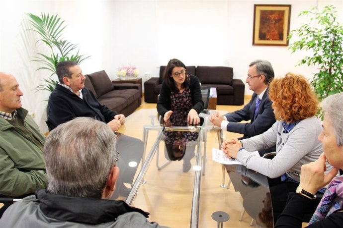 Reunión sobre las mercancías peligrosas de Tanos con la plataforma y la aavv