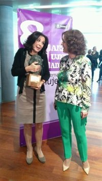 Botella cree que "falta mucho camino por recorrer para llegar a la igualdad" entre hombres y mujeres