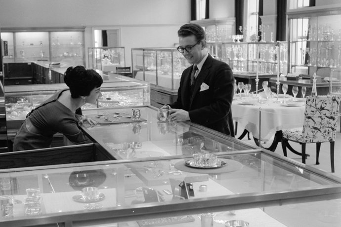 LOS HOMBRES TAMBIÉN VENDEN SUS JOYAS