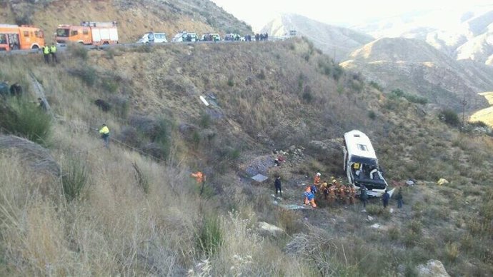 Fotografía del accidente de un autobús escolar entre Dos Aguas y Buñol 