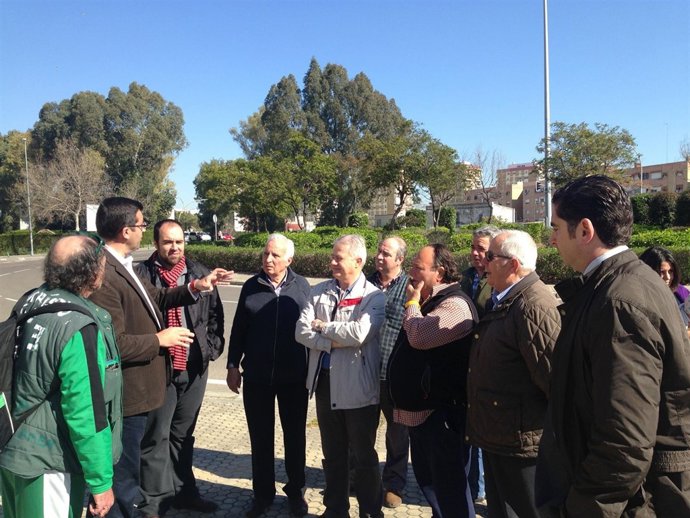 Bazaga, durante su visita a los Bermejales