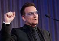 Bono (U2) hace de 'pepito grillo' de los 'populares' y pide apoyo a la economía española