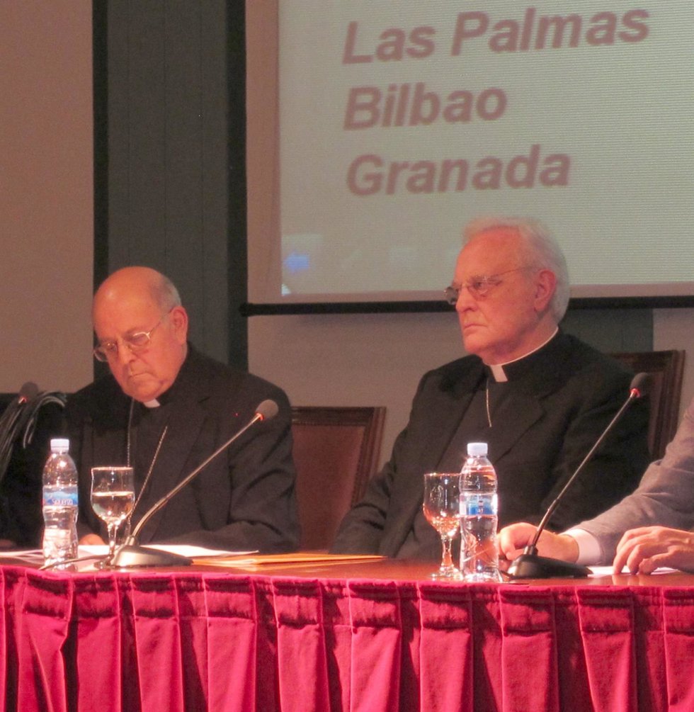 Carlos Amigo (derecha) junto a Ricardo Blázquez (izquierda)