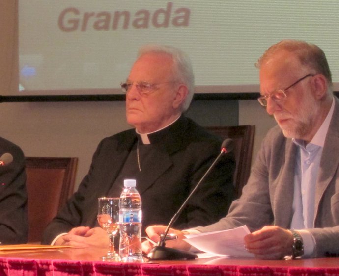 Carlos Amigo (I) con el presidente de Escuelas Católicas de CyL, Antonio Guerra