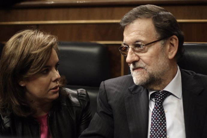 Soraya Sáenz de Santamaría y Mariano Rajoy, en el banco azul del hemiciclo