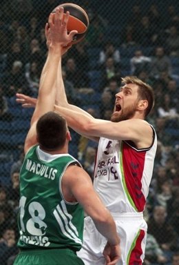 Nocioni ante el Panathinaikos