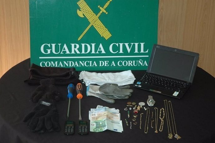 Efectos intervenidos en asaltos a domicilios en A Coruña