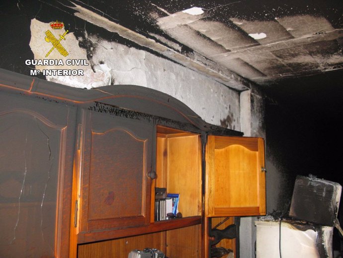 Comedor de la vivienda incendiada en Vícar (Almería)