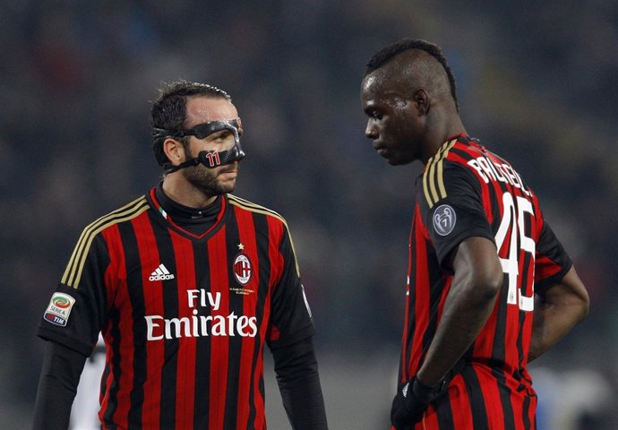 Pazzini y Balotelli, del AC Milan, tras la derrota ante Udinese