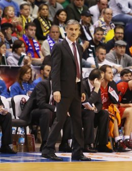El entrenador del CAI Zaragoza, José Luis Abós