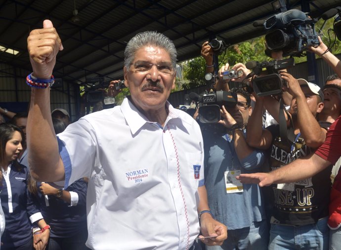 El candidato presidencial salvadoreño Norman Quijano