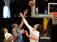 Pau Gasol culmina el triunfo de Lakers sobre Oklahoma
