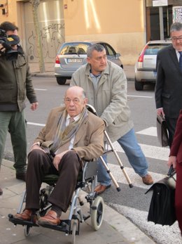 Fèlix Millet, en silla de ruedas, a su llegada al juicio