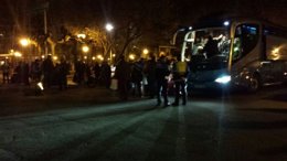 Autobuses para los viajeros de un tren oviedo-madrid averiado, renfe