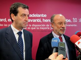 José Antonio de Pedro y Javier León de la Riva, antes del inicio de la jornada.