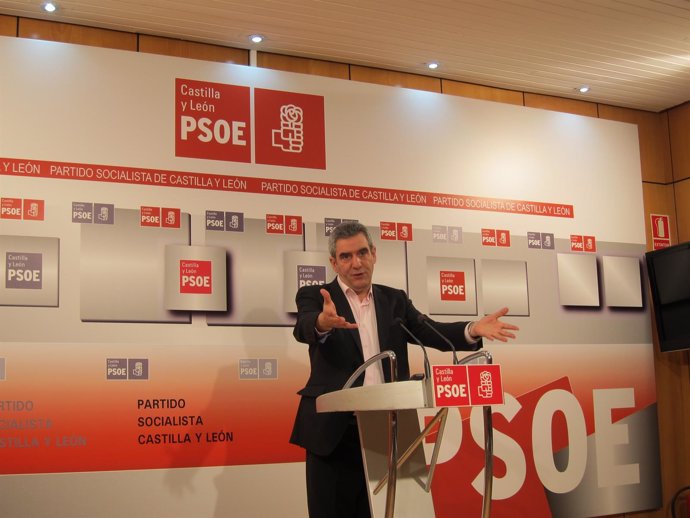 El secretario regional del PSOE tras la Permanente del lunes