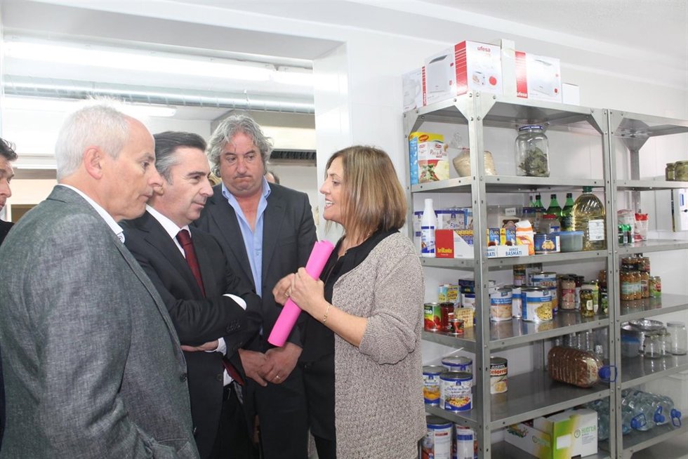 La cocina solidaria 'Entre platos' presta servicio a 35 usuarios en Villamayor