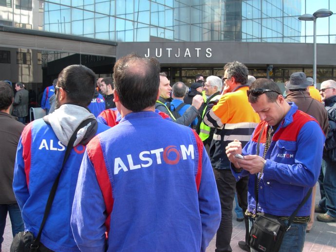 Protesta de trabajadores de Alstom ante los juzgados