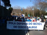 Gritos de "Cañete, dimisión" en la marcha del cerco