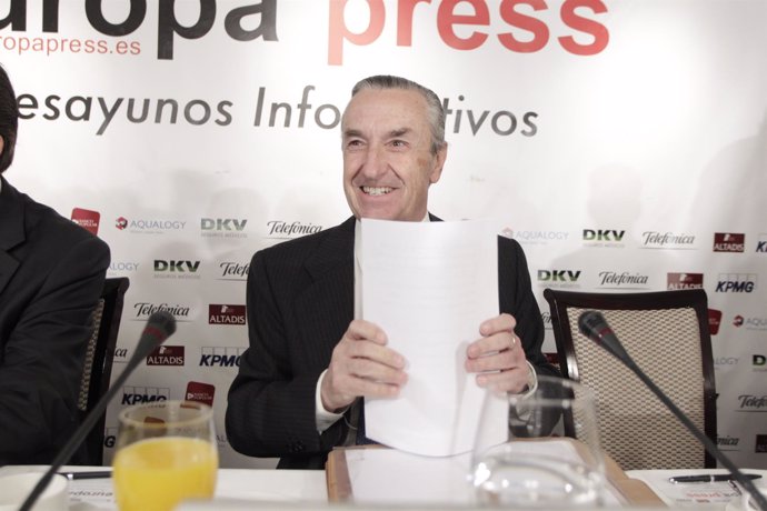 El presidente de la CNMC, José María Marín Quemada, desayuno Europa Press
