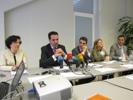 El consejero Íñigo Alli con su equipo directivo.