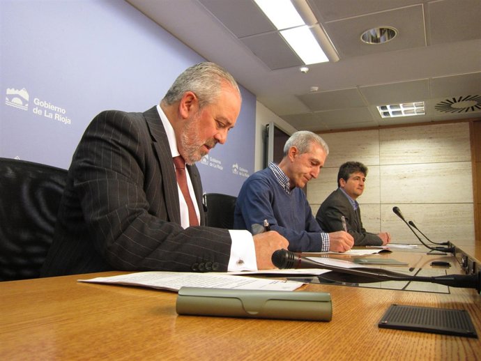 Firma convenio con proyecto hombre