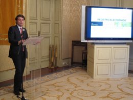 Fernández Mañueco presenta el nuevo registro electrónico