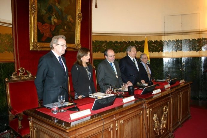 Brígida Mendoza en la RANM