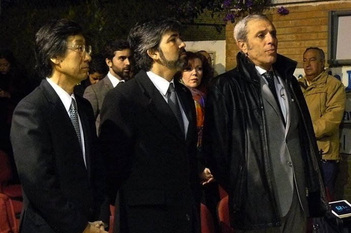 El embajador de Japón en España, el alcalde de Coria del Río y José Japón