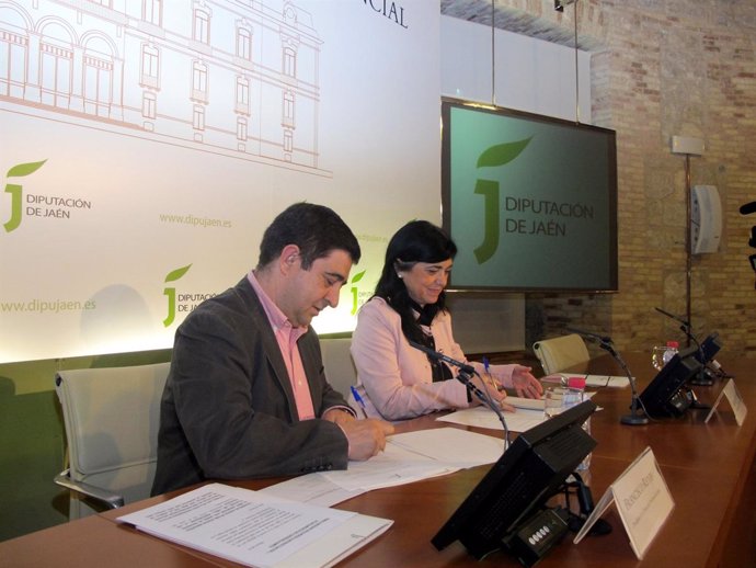 Firma de convenio entre la Diputación de Jaén y el Ayuntamiento de Torredelcampo