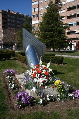 Ofrenda floral homenaje a las víctimas del 11M