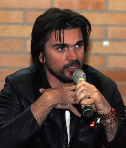 Juanes vuelve con su albúm 'Loco de amor' después de cuatro años sin grabar