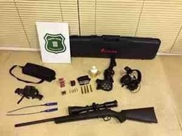 Materiales incautados a tres presuntos cazadores furtivos de ciervos en Albanyà